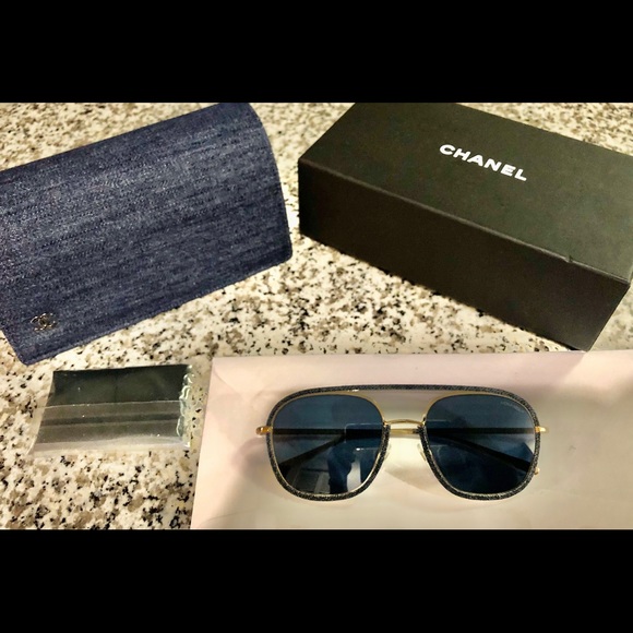 Limited edition Chanel glasses + denning clutch - Picture 2 of 2